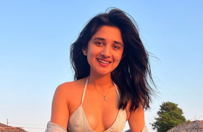 Kanika Mann clicked bo*ld pictures wearing a transparent top, fans were uncontrollable after seeing the pictures