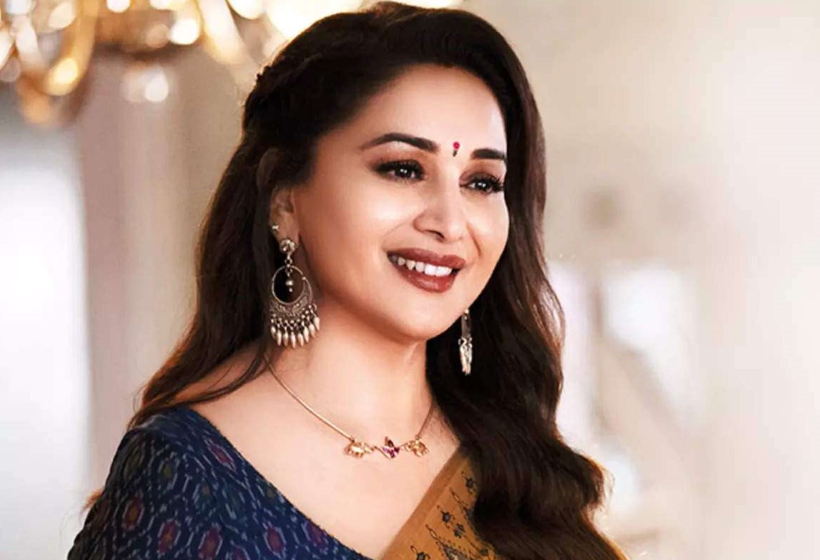 VIDEO: This lookalike of Madhuri Dixit created a buzz, husband Shri Ram  Nene will also get confused - informalnewz