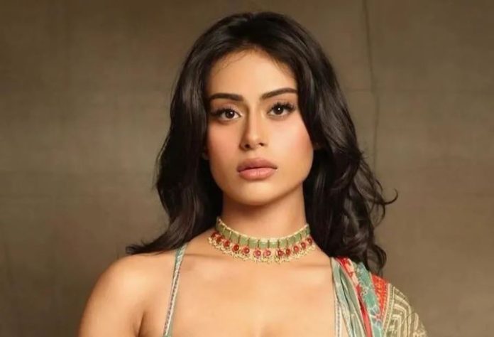 Nysa Devgan was spotted late night in crop top and shorts, it was difficult to look away from her bold look