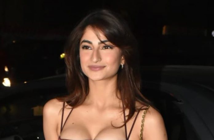 Shweta Tiwari's daughter Palak Tiwari crossed the limits of bo*ldness, got a photoshoot done in a body tight dress, see pictures