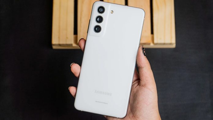 Samsung Galaxy 5G Offer: Buy Samsung Galaxy S21 FE priced at Rs 74,999 at just Rs 39,999 Samsung Galaxy 5G Offer: Buy Samsung Galaxy S21 FE priced at Rs 74,999 at just Rs 39,999