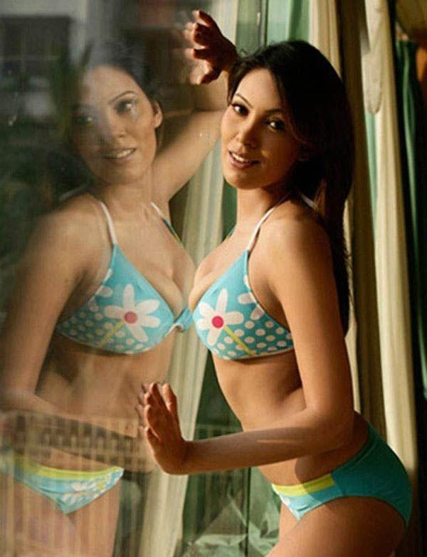 TMKOC’s fame Babita ji aka Munmun Dutta's photos in bikini and swimwear are going viral-watch here