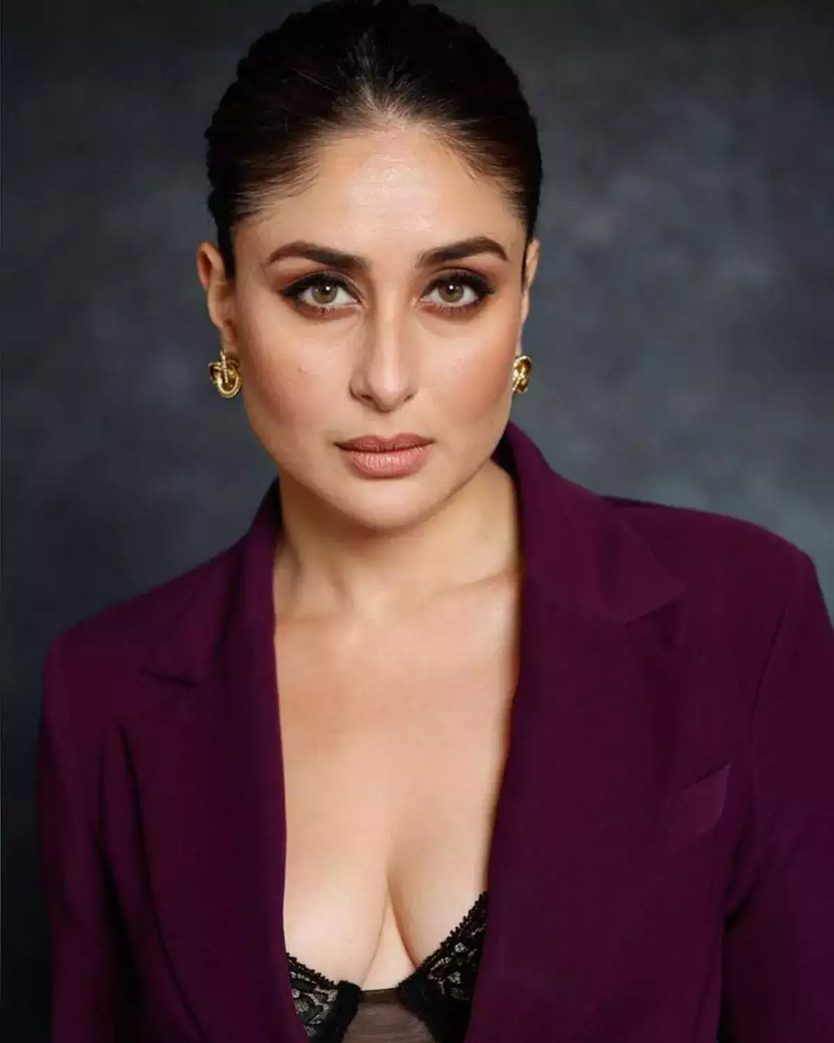 Kareena Kapoor came out to party wearing only bra under the court, people  said that she would have forgotten to wear shirt after bra - informalnewz