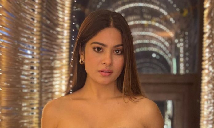 Actress Krishna Mukherjee crossed all limits of bo*ldness, wrote such a thing on cleavage, people are zooming to read pics