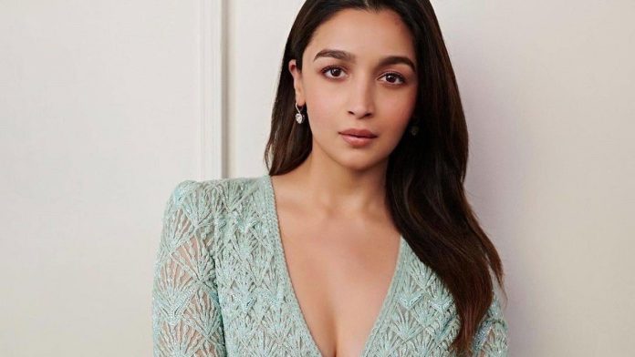 Alia Bhatt showed baby Raha's glimpse for the first time, looking very cute in pink frock!