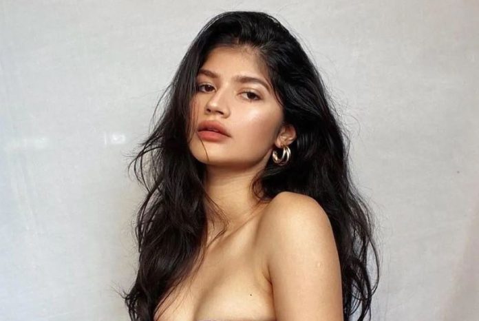Anjali Dhawan showed hotness by wearing a transparent top, left Kriti Sanon to Ananya Pandey behind