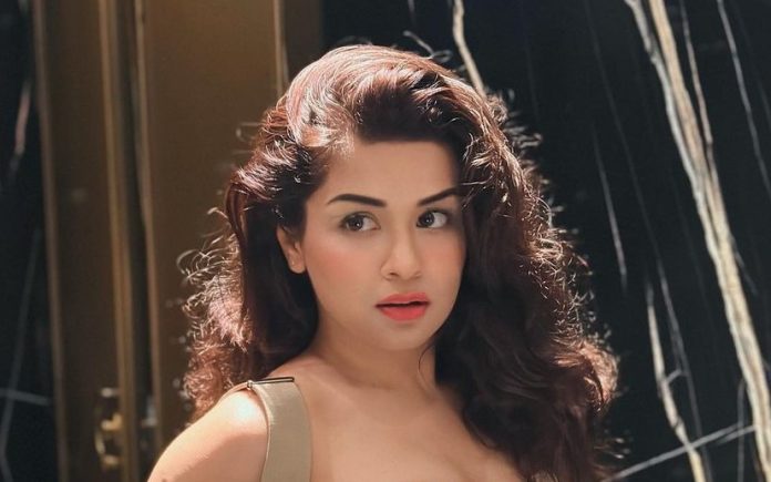 Avneet Kaur wore such a deep neck dress, flaunted cleavage, fans went crazy Avneet Kaur wore such a deep neck dress, flaunted cleavage, fans went crazy