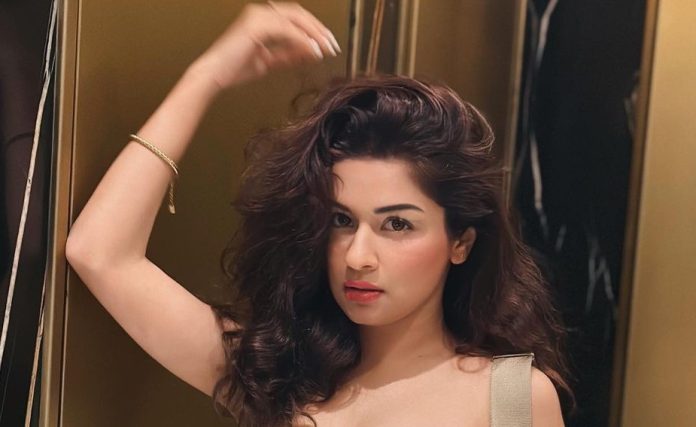 Avneet Kaur did a bo*ld photoshoot at the age of 21 wearing a transparent dress without bra, pictures went viral
