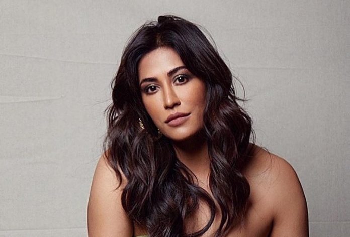 Chitrangada Singh showed bold look in braless gown at the age of 46, pictures went viral
