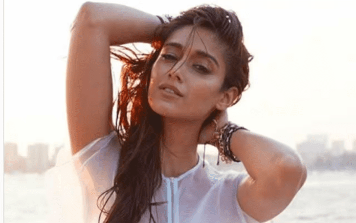 Ileana D'Cruz has also become a victim of paps culture, said- 'I don't tell anyone about myself anymore...' Ileana D'Cruz has also become a victim of paps culture, said- 'I don't tell anyone about myself anymore...'