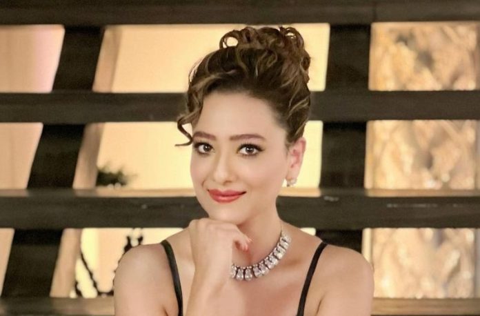 Mithun Chakraborty's daughter-in-law Madalsa became bo*ld, showed hot figure in bikini Mithun Chakraborty's daughter-in-law Madalsa became bo*ld, showed hot figure in bikini