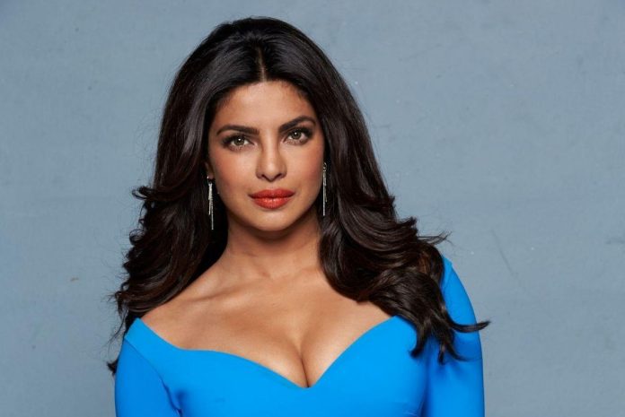 Priyanka Chopra reached the award function wearing front open top without bra, had to save shame again and again in open jacket