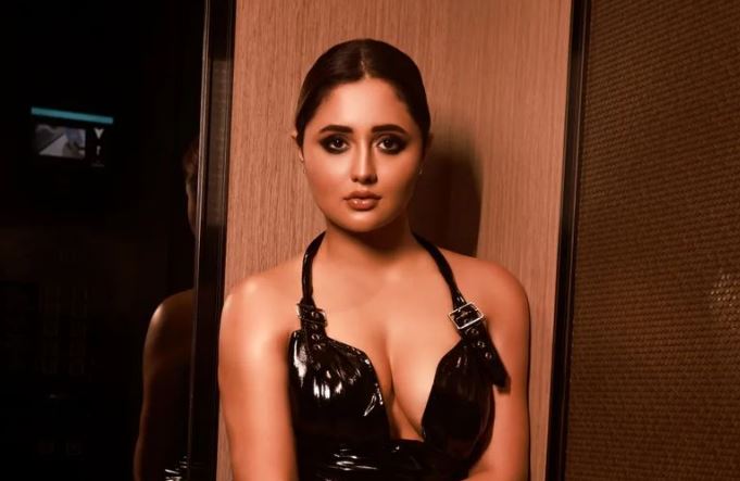 Rashmi Desai did a bo*ld photoshoot wearing a transparent dress in front of the camera, see here