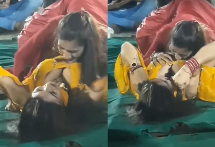 Sangeeta Chaudhary lay on the stage and touched her kurti, people were sweating