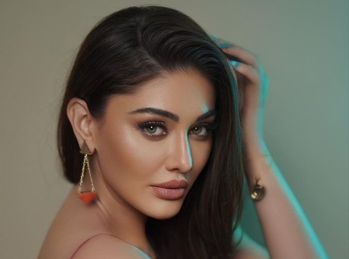 Shefali Jariwala shared such a video from the seashore wearing a netted skirt, people said - Diaper is visible...