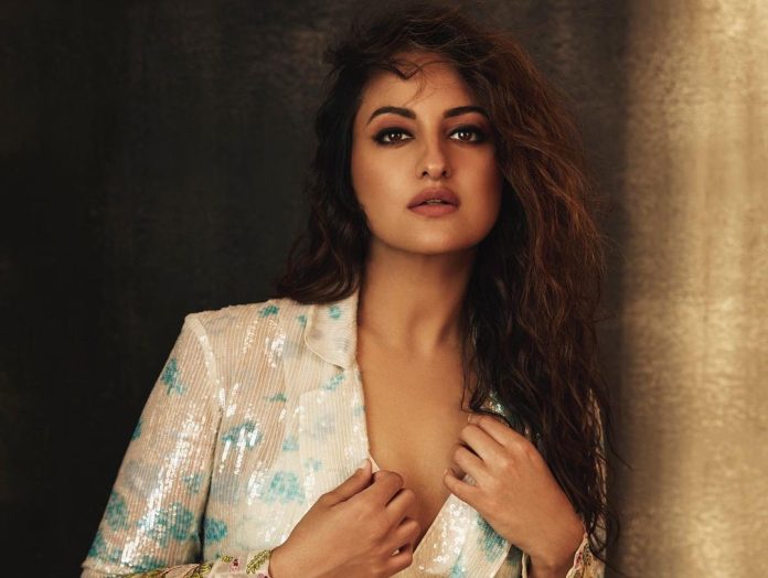 Sonakshi Sinha did a bo*ld photoshoot, fans commented strangely