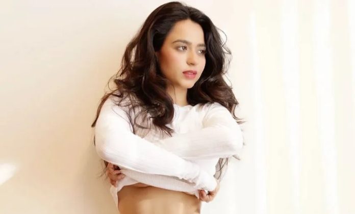 Soundarya Sharma shared her private photos on social media, people will be shocked to see
