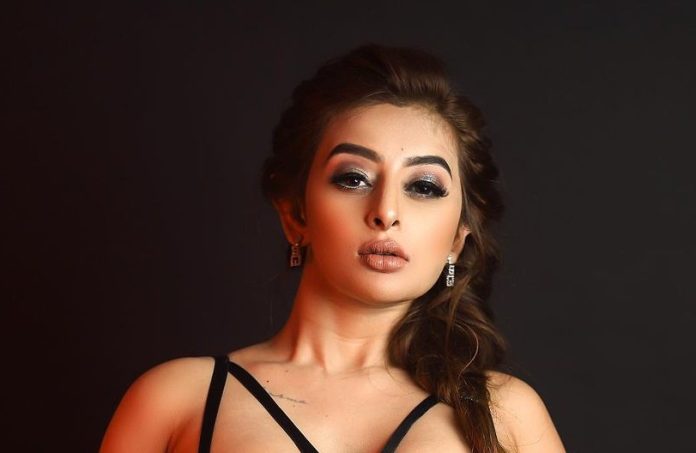 Web series actress Ankita Dave did a bold photoshoot in front open shirt, you will be left sweating after seeing the pictures