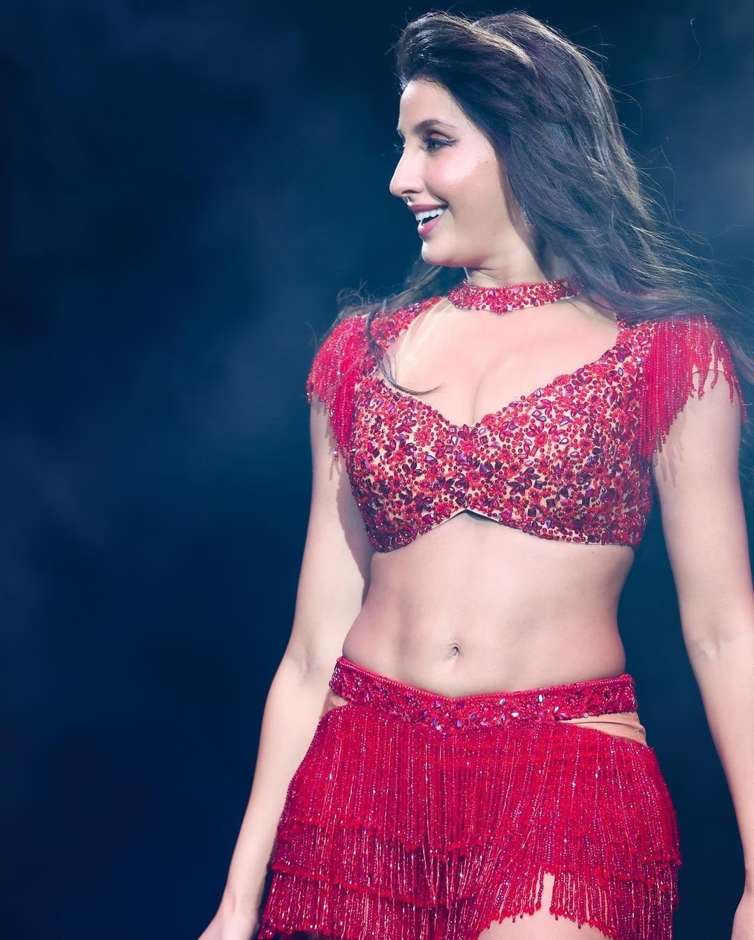 Nora Fatehi Nudes - Nora Fatehi gave a killer pose on the stage wearing a bralette top and a  short skirt, bo*ld pictures went viral - informalnewz
