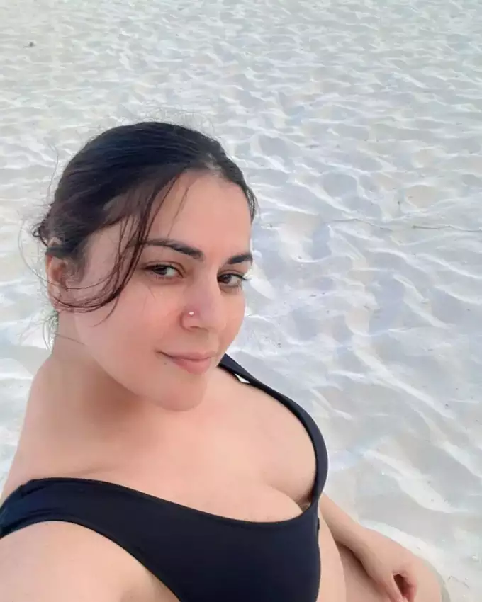 ‘Preeta’ Kundali Bhagya melakukan pemotretan bo * ld dengan bikini hitam di pantai di Maladewa, orang-orang mulai memberi saran!