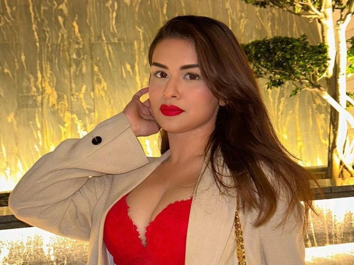 Avneet Kaur bedroom pic - informalnewz