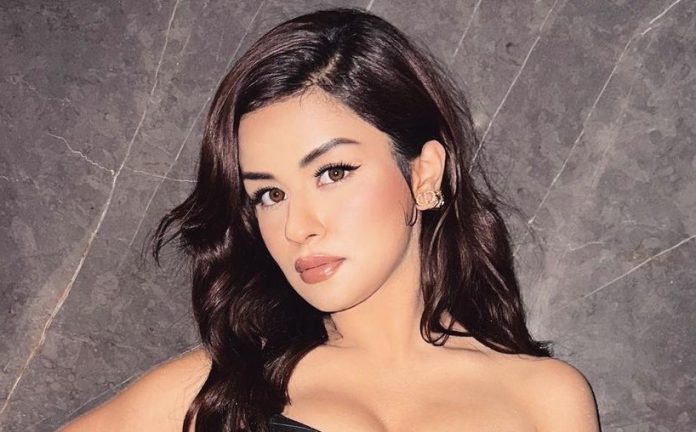 Avneet Kaur became bold beyond limits at the age of 21, wore such a deep cut top, went viral on seeing it