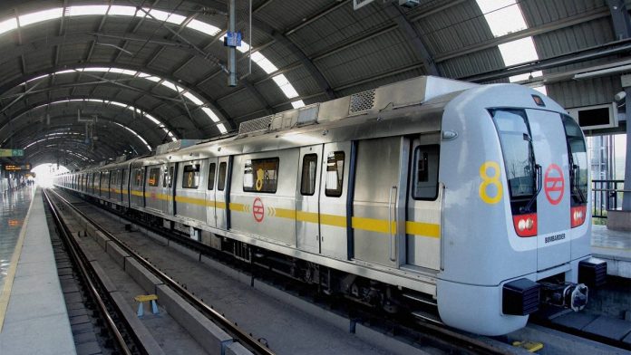 Delhi Metro driver mistakenly played such a song, passengers sitting in the train were in awe