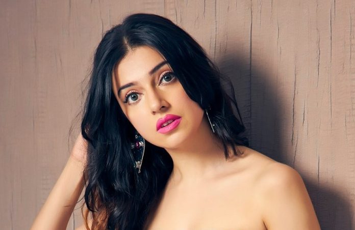 Divya Khosla Kumar created a stir in black saree, fans were impressed by her havoc-wreaking style, see photos Divya Khosla Kumar created a stir in black saree, fans were impressed by her havoc-wreaking style, see photos