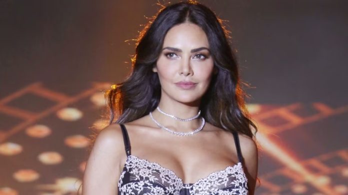 Esha Gupta flaunts her s*xy body wearing a white dress, the video went viral within minutes Esha Gupta flaunts her s*xy body wearing a white dress, the video went viral within minutes