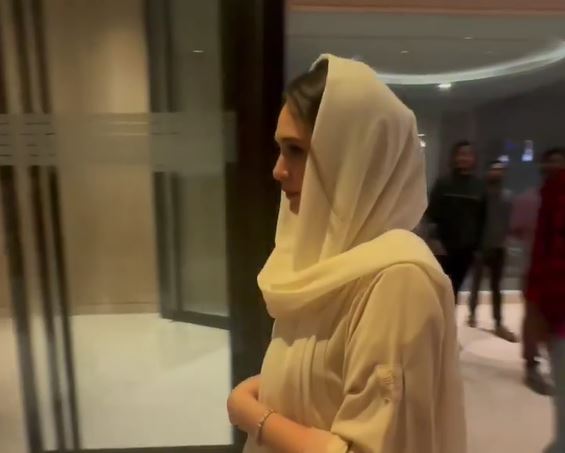 Irfan Pathan's wife was seen without a Naqab, showing her face, the video is going viral Irfan Pathan's wife was seen without a Naqab, showing her face, the video is going viral
