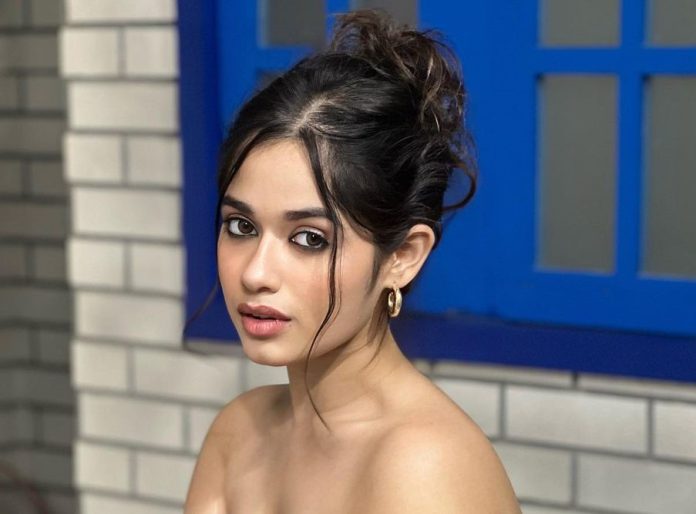 Jannat Zubair Rahmani did a bo*ld photoshoot in a nude-shade bodycon outfit, fans went crazy after seeing the pictures