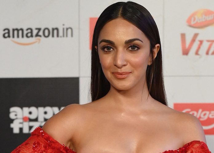 Kiara Advani shared bo*ld pictures in a strapless dress, people said - 'Divine Beauty'