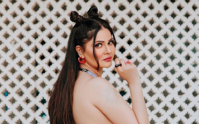 Lolita sister-in-law's jeans slipped a little too low while posing, fans were in a tizzy after seeing the pictures Lolita sister-in-law's jeans slipped a little too low while posing, fans were in a tizzy after seeing the pictures