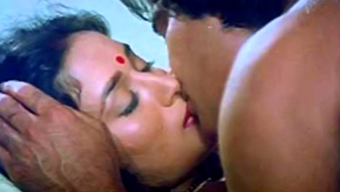 Madhuri Dixit regretted giving a kissing scene with 20 years elder Vinod Khanna, said such a thing!