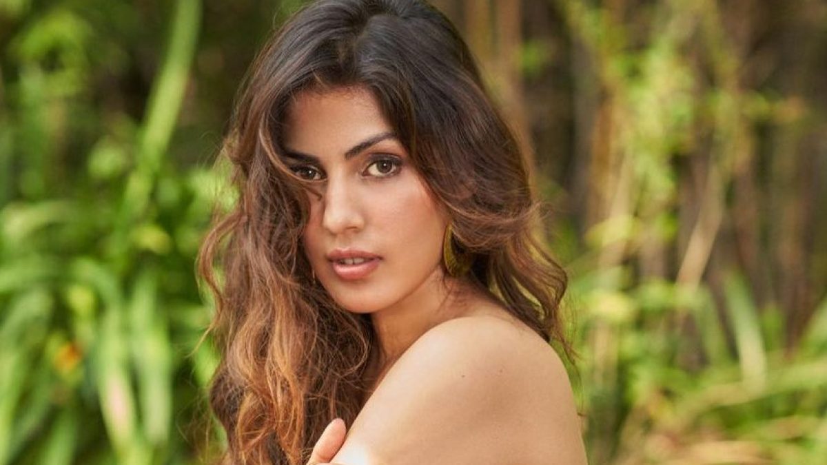 1200px x 675px - Rhea Chakraborty did a bo*ld photoshoot in a transparent gown, fans were  impressed by the pictures - informalnewz
