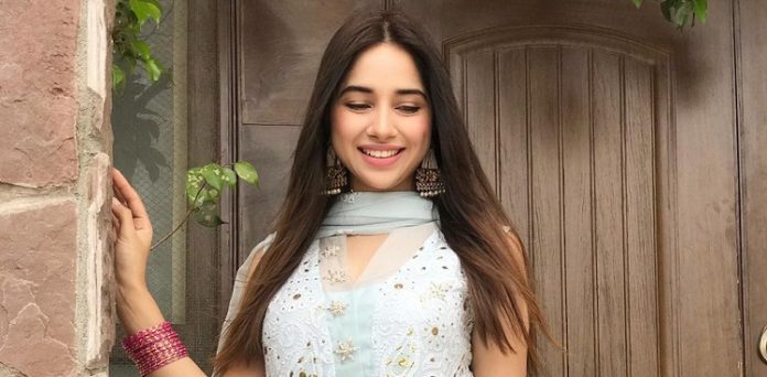 Sabeena Farooq is abused in her own country, when she got praise from India, the Pakistani actress was in pain Sabeena Farooq is abused in her own country, when she got praise from India, the Pakistani actress was in pain