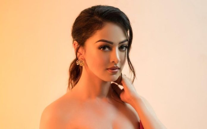 Sandeepa Dhar's sizzling avatar seen in pink bodycon, the hotness of the actress increased the social media