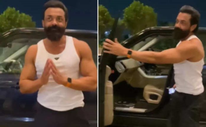 Bobby Deol arrived at the airport in a vest, then seeing the great fitness in the video, the fans said - Body Deol