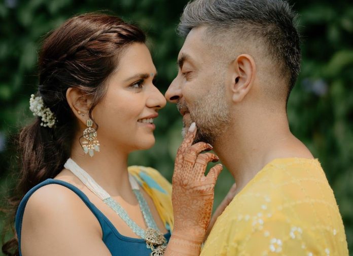 Groom danced in the sangeet with the 40-year-old actress, the couple got romantic before marriage, did Liplock, see here
