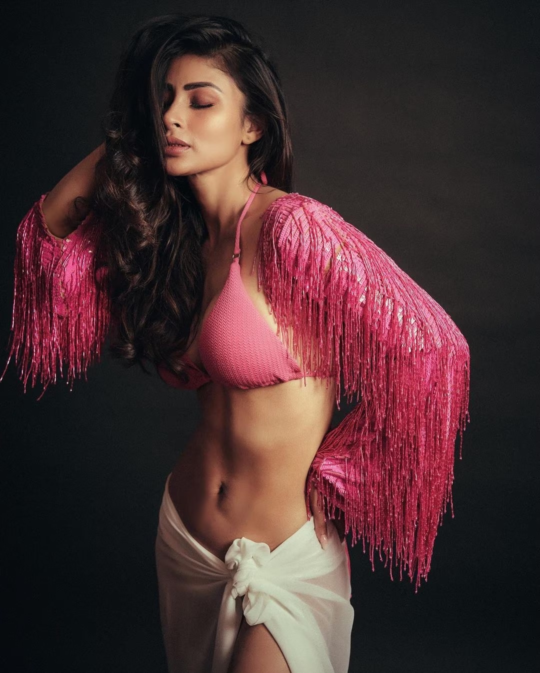 Actress Mouni does a bold photoshoot, wears a bikini-hot photoshoot goes viral-watch here