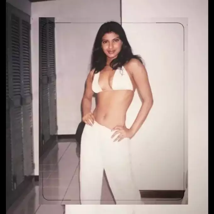 Priyanka Chopra old photo in black swimsuit goes viral, she used to wreak havoc in college days too-see photos here
