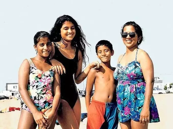 Priyanka Chopra old photo in black swimsuit goes viral, she used to wreak havoc in college days too-see photos here