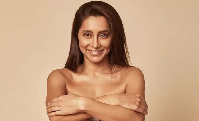 Anusha Dandekar broke all limits of boldness, people were uncontrollable seeing her in a two-piece look, see here