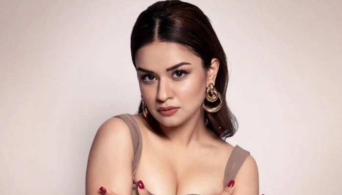 Avneet Kaur stunned people in backless gown; Fans kept staring Avneet Kaur stunned people in backless gown; Fans kept staring