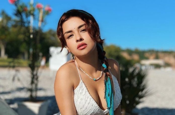 Avneet Kaur's boldness is not taking the name of pause, shared sxy pictures in bralette top Avneet Kaur's boldness is not taking the name of pause, shared sxy pictures in bralette top