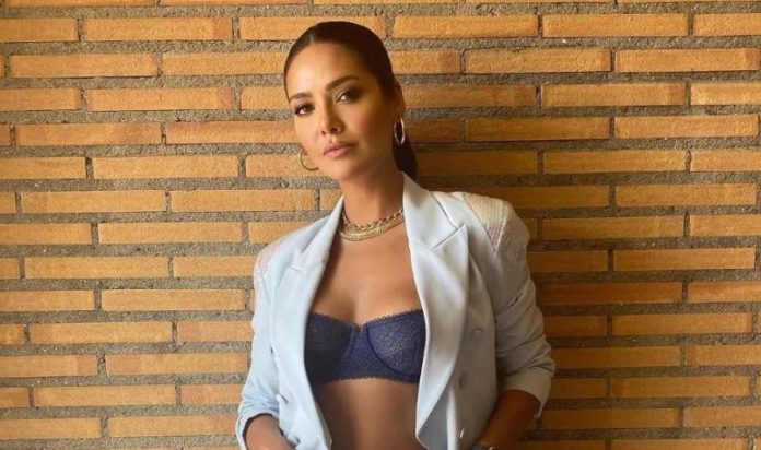 Super bo*ld Esha Gupta went braless and shared such a bo*ld video in deep neck dress, watch at your own risk!