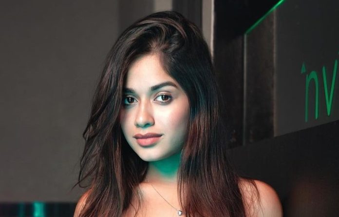 Jannat Zubair Rahmani shared such pictures wearing a denim outfit, fans go crazy for her hotness Jannat Zubair Rahmani shared such pictures wearing a denim outfit, fans go crazy for her hotness