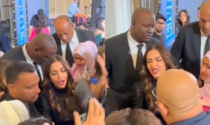 Malaika Arora surrounded by a crowd of people, then the actress started fuming in anger, even the bodyguards standing nearby could not help - Watch Malaika Arora surrounded by a crowd of people, then the actress started fuming in anger, even the bodyguards standing nearby could not help - Watch