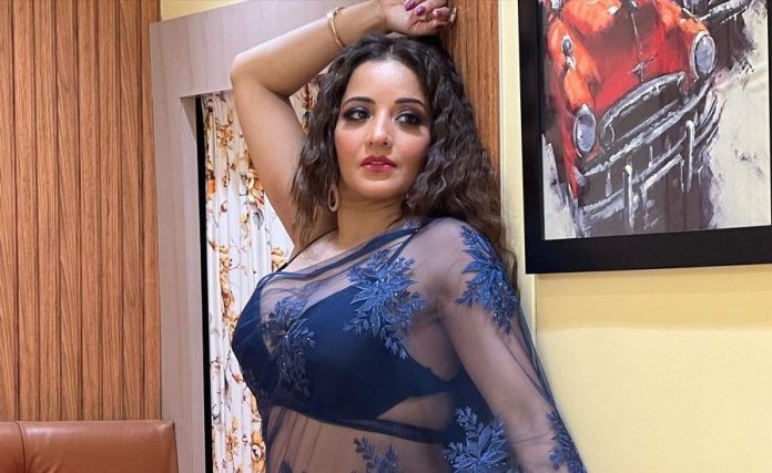 Monalisa showed boldness wearing a transparent saree and bralette blouse at the age of 40, fans convinced of hotness - see photos