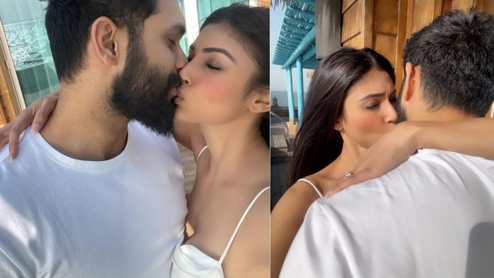Mouni Roy created furore on social media, Haseena's 'kissing post' went viral!